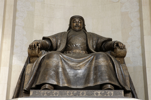 Монгол бахархлын өдрөөр Их цагаан туг цэнгүүлж, Төрийн дээд шагнал “Чингис хаан” одон гардуулна